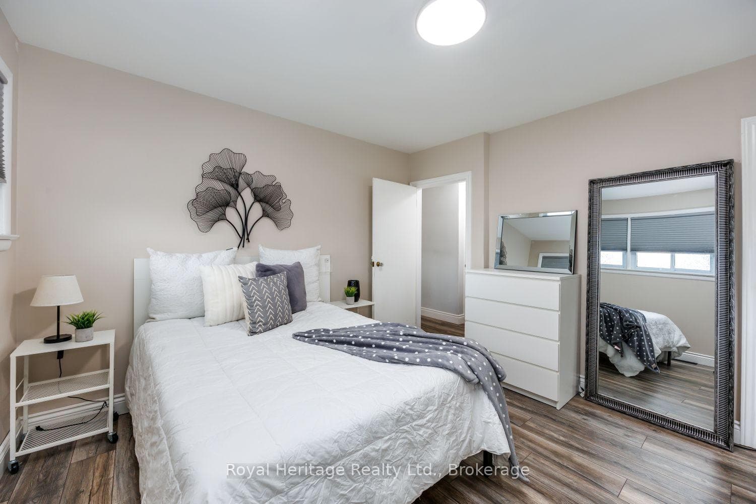 251 Elizabeth Street photo 7