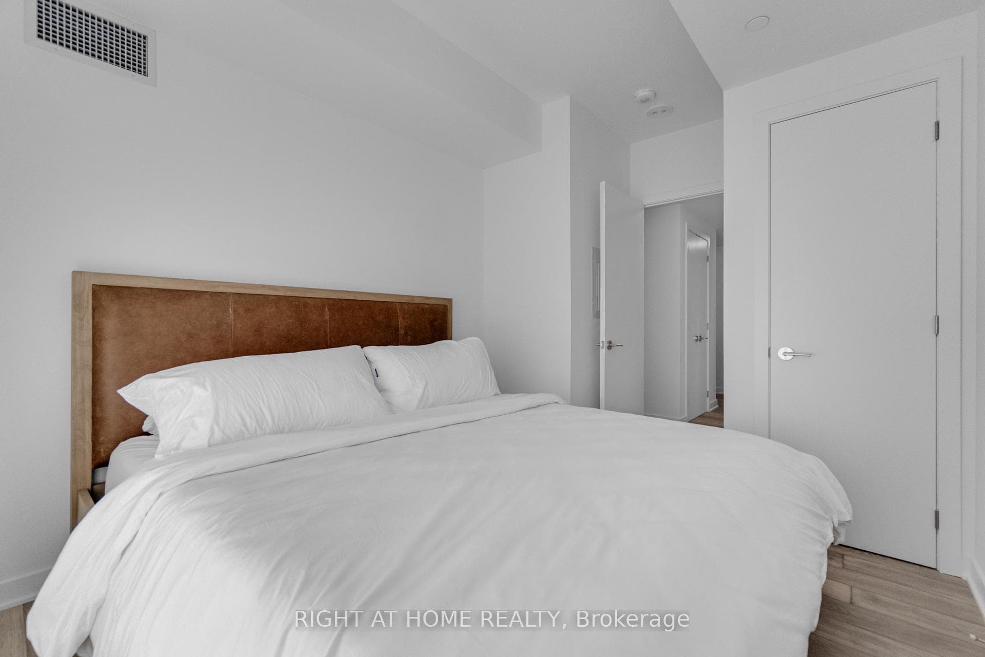 11 Yorkville Avenue Unit 2113 photo 19