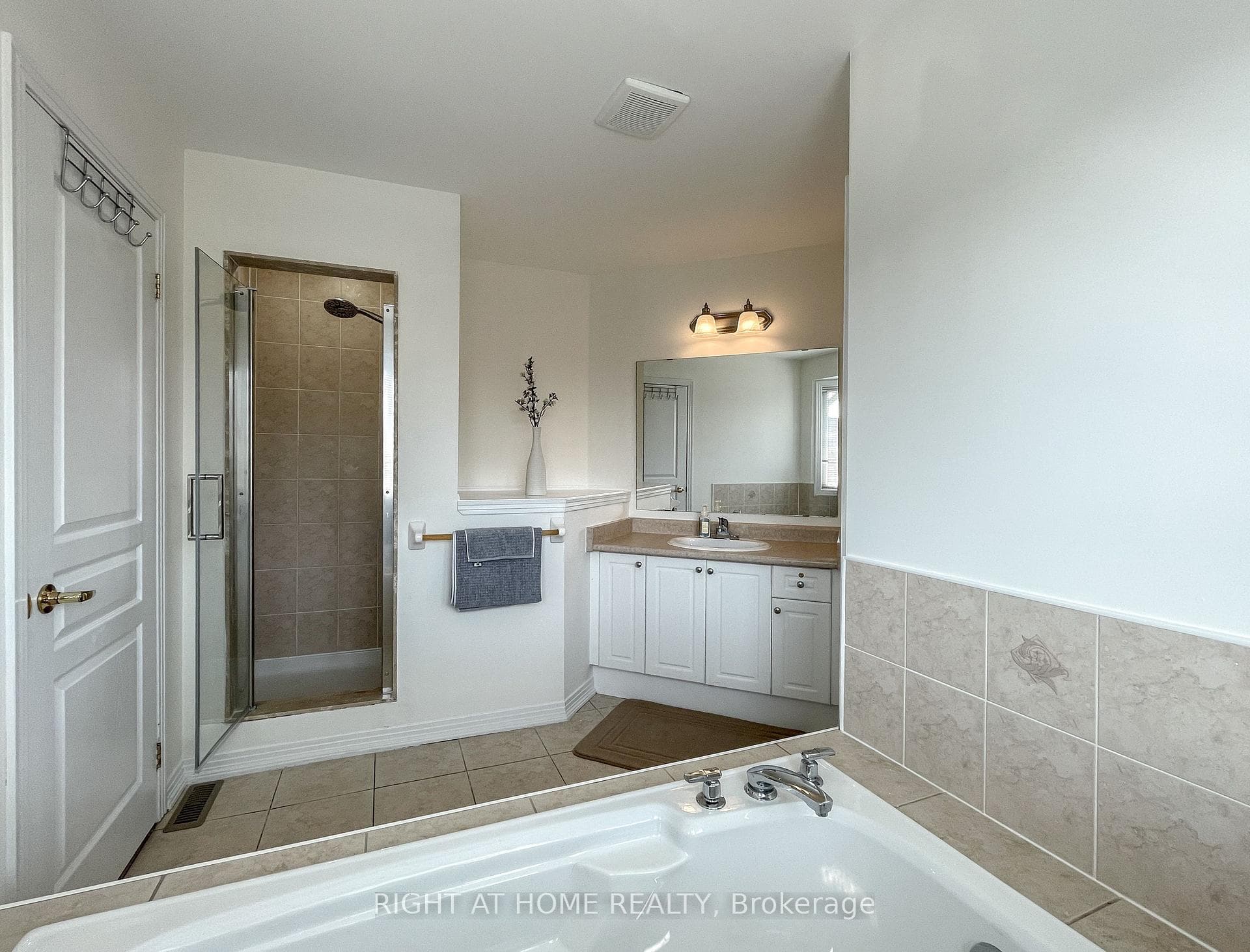 35 Nichols Boulevard photo 22