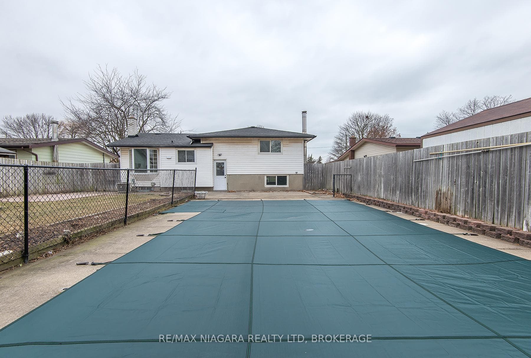 16 Huntley Crescent photo 10