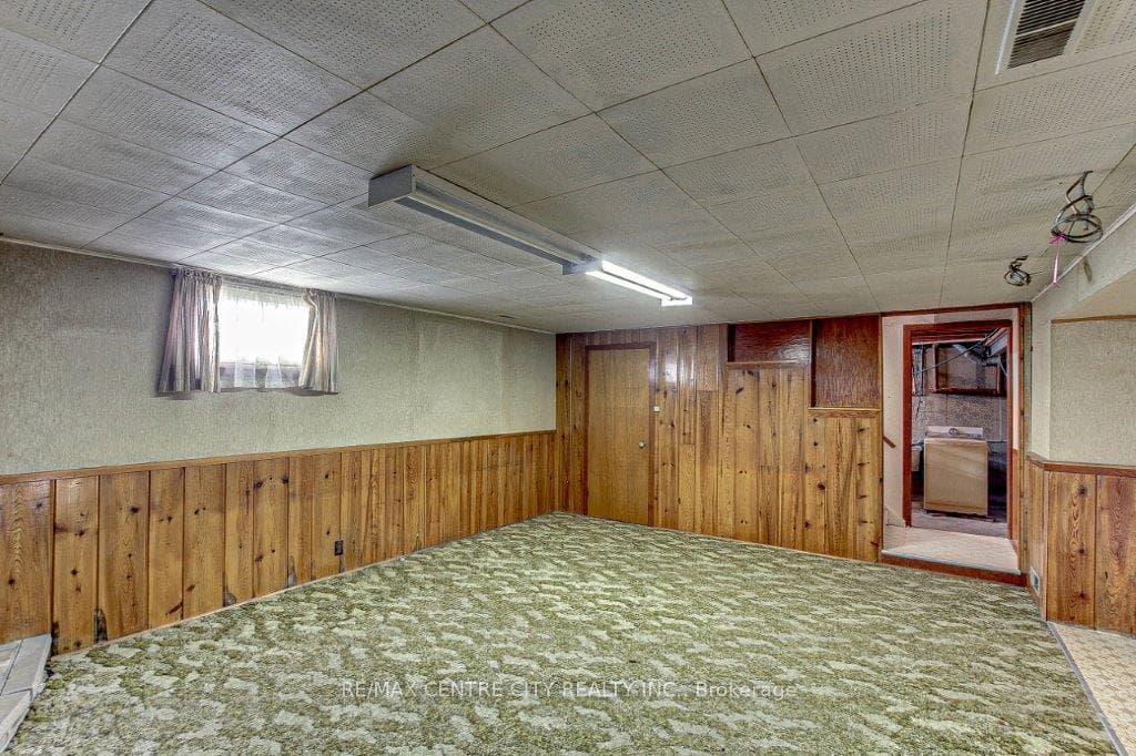 181 CLARKE Road photo 19