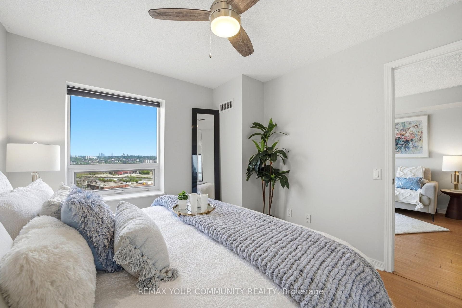 60 Heintzman Street Unit 2102 photo 8