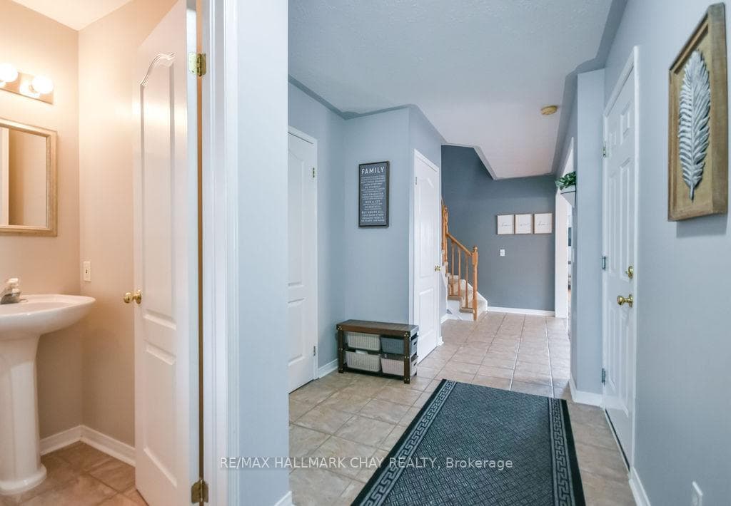 37 Julia Crescent photo 3