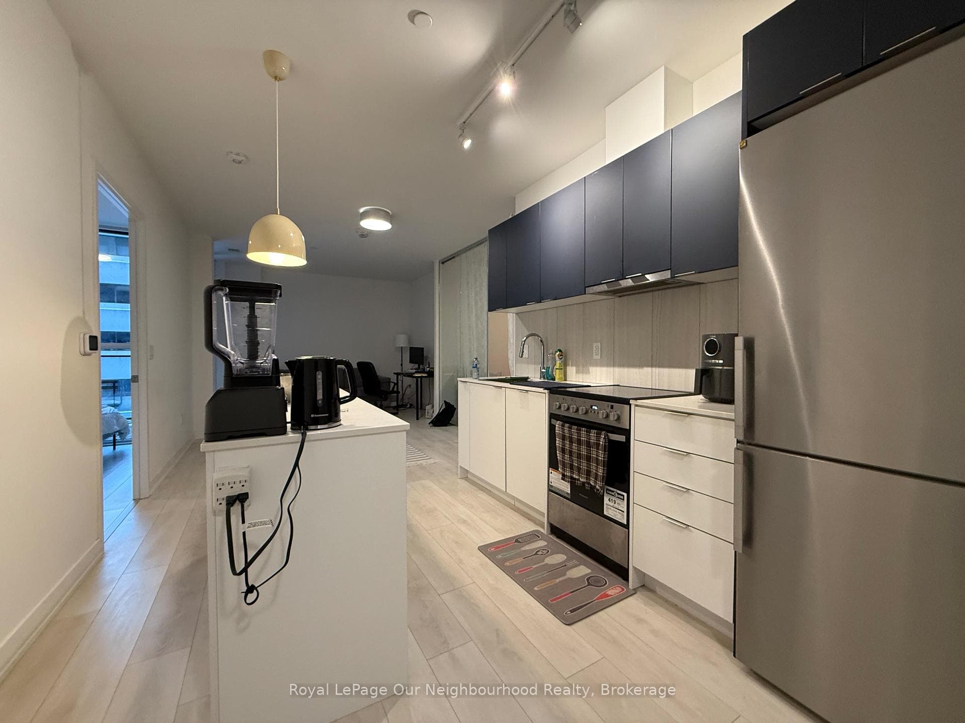 8 Tippett Road Unit 212 photo 4