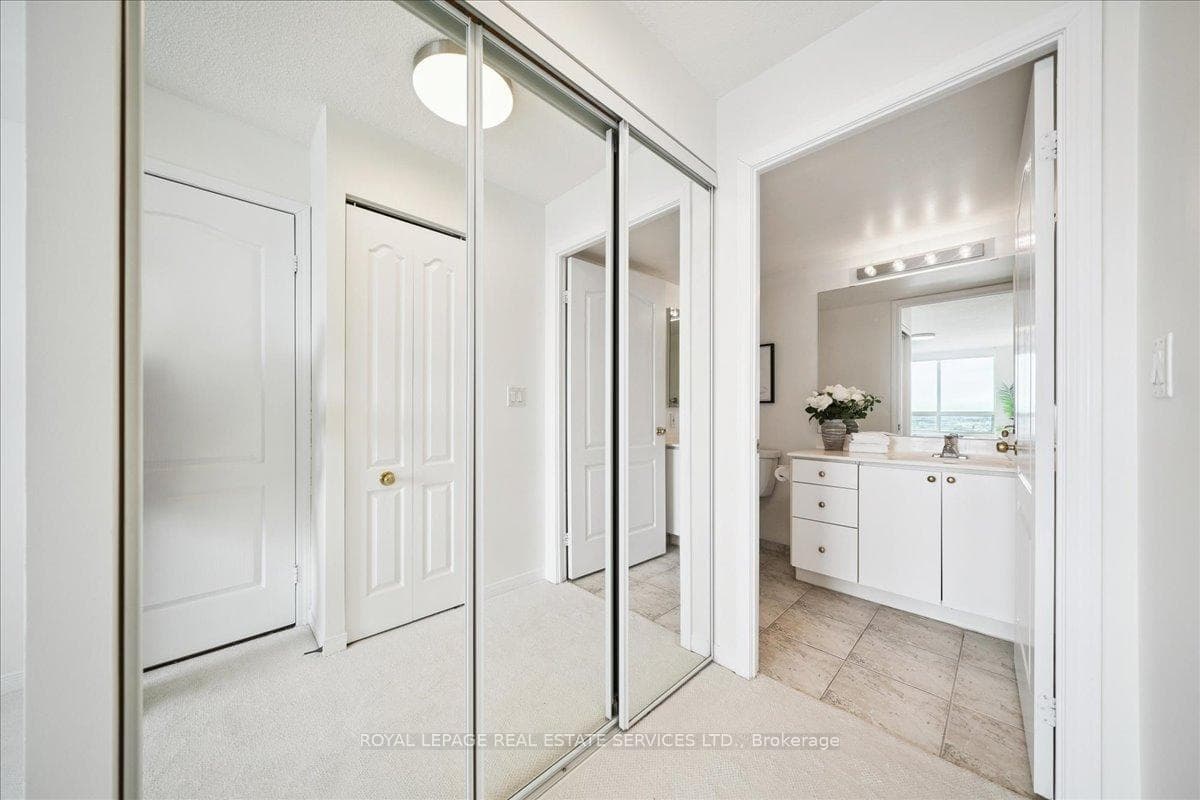 1000 The Esplanade N/A Unit 1509 photo 15