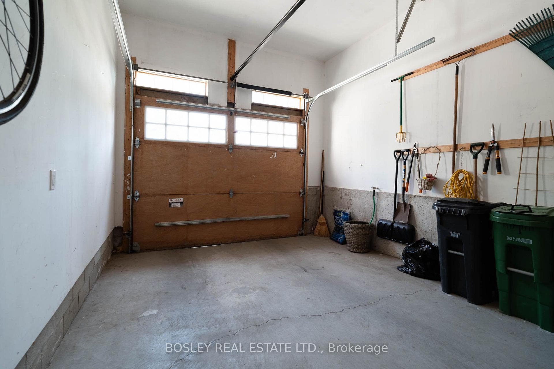 61 Rykert Crescent photo 37