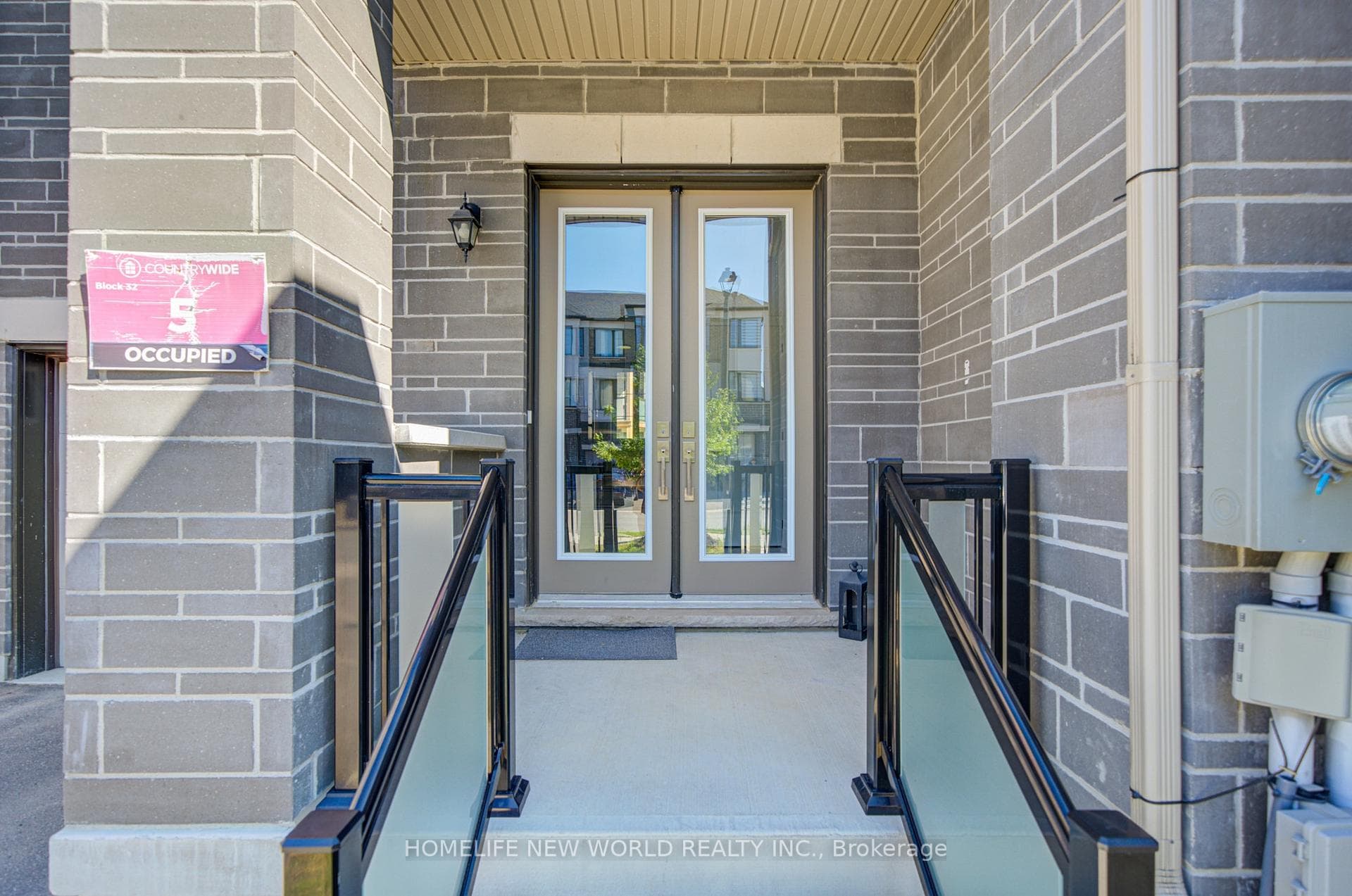 216 Vermont Avenue photo 3