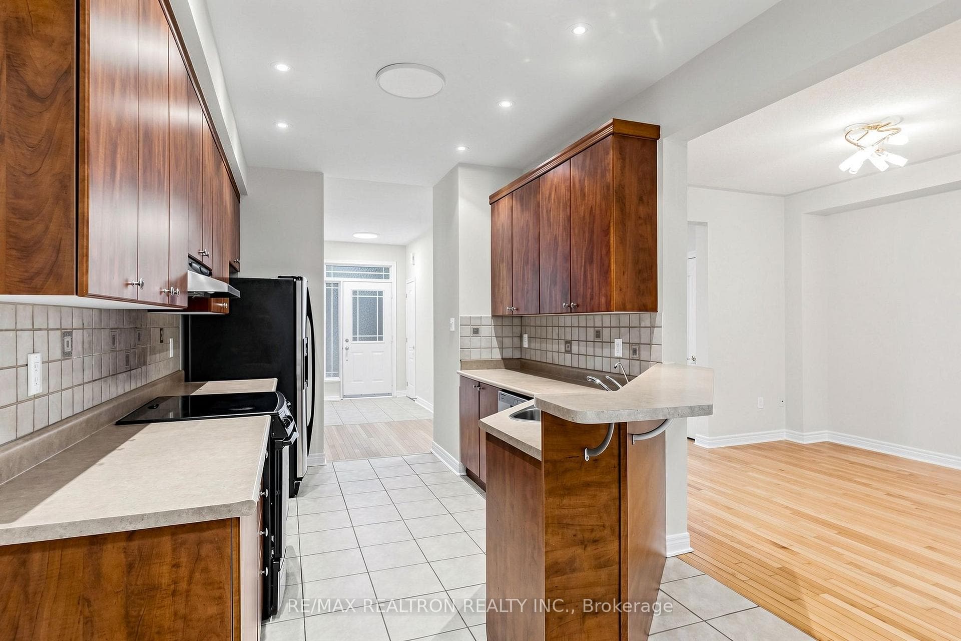 142 Mistywood Crescent photo 12