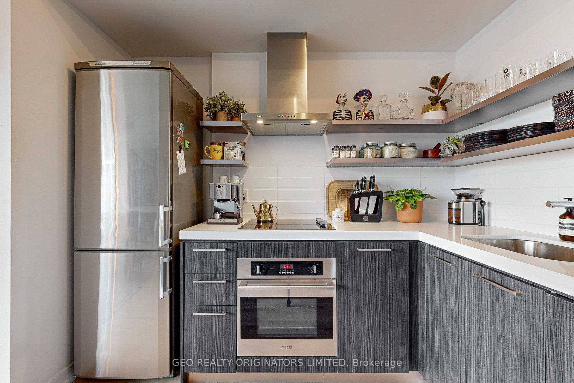 Dishes/pots/pans included in rental