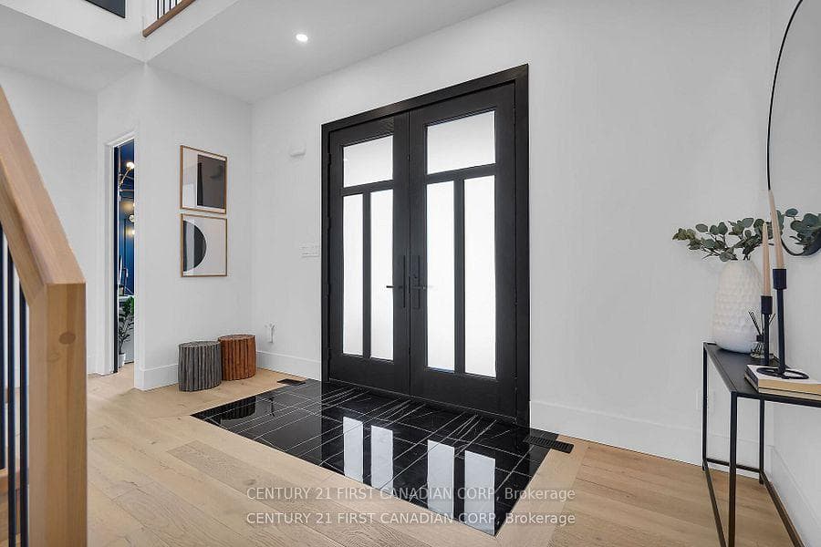 1741 Upper West Avenue photo 3