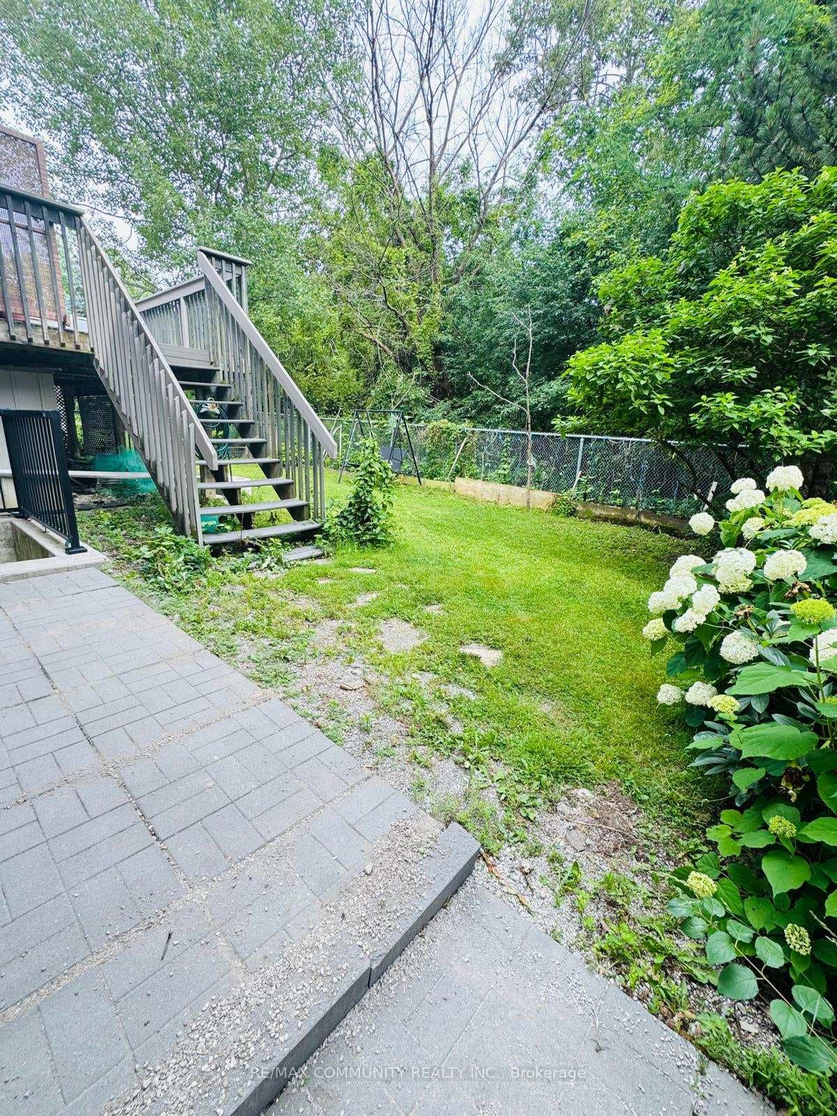 933 Red Deer Avenue photo 16