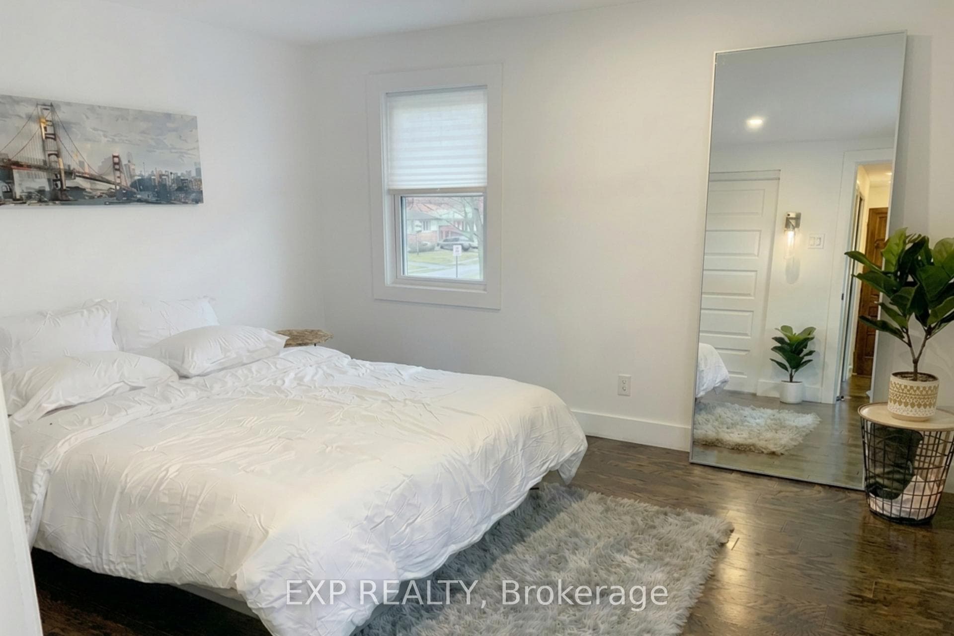 323 Montfort Street photo 9