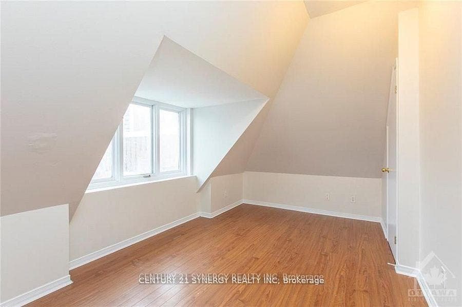 450 Maclaren Street Unit 10 photo 14