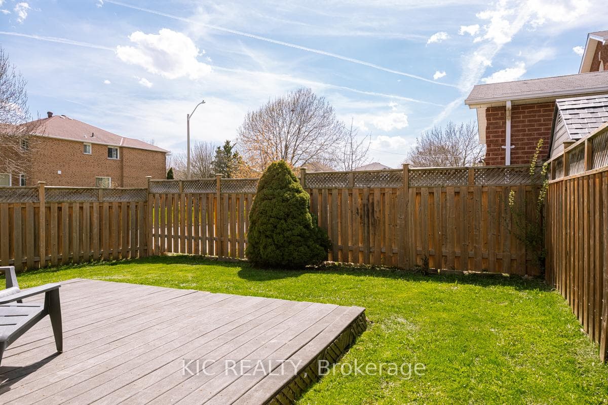 2 Bayel Crescent photo 37