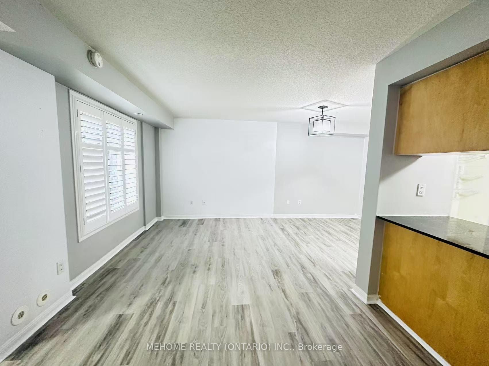 20 Laidlaw Street Unit 1124 photo 6