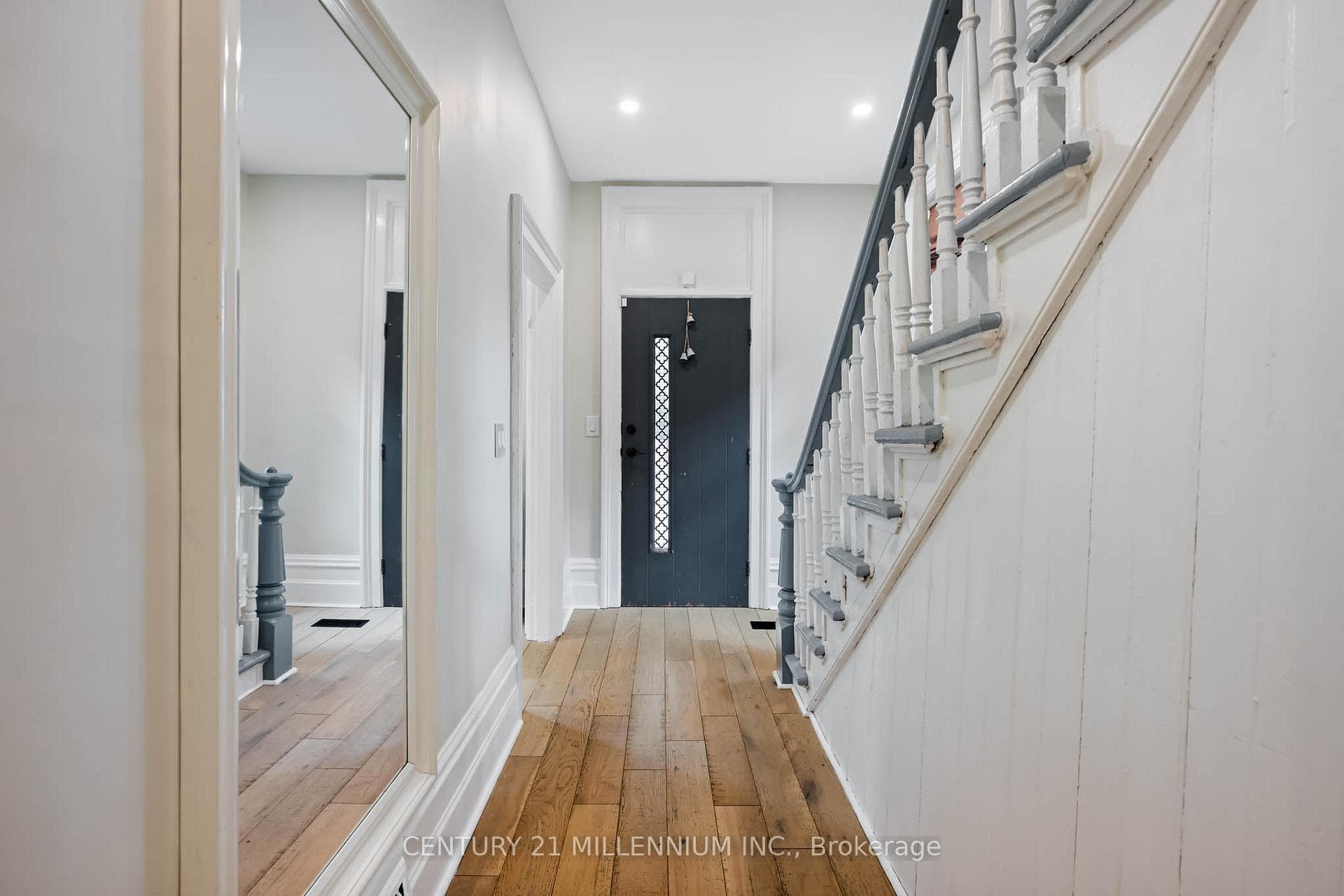20 Alexander Street photo 4
