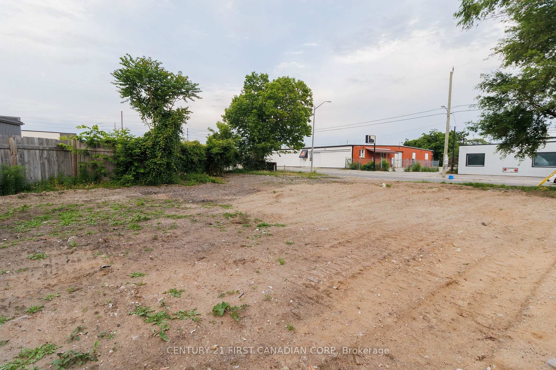 576 Horton Street photo 8
