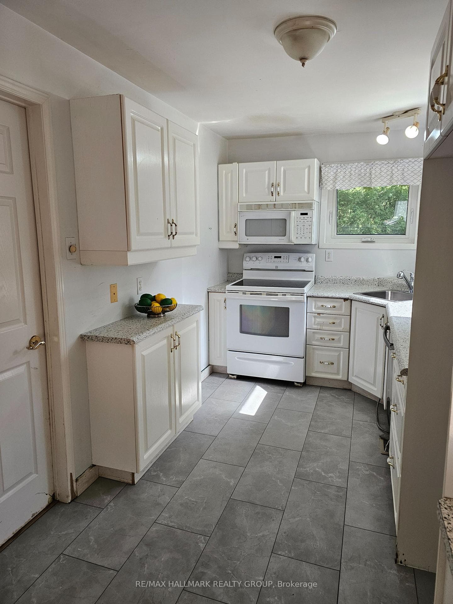 155 MacMillan Lane photo 17