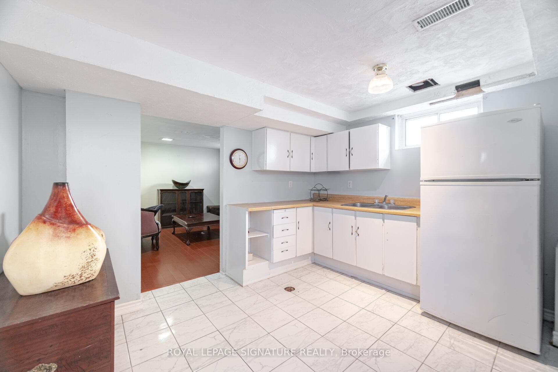 2426 Padstow Crescent photo 24