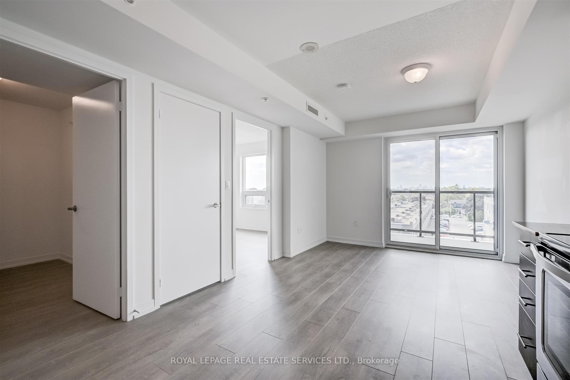 1420 Dupont Street Unit 607 photo 4