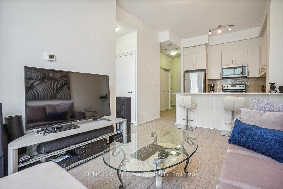 111 Worsley Street Unit PH-02 photo 32
