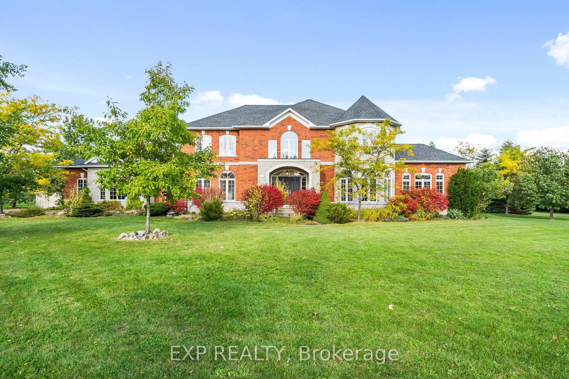 7 Forest Ridge Crescent photo 2