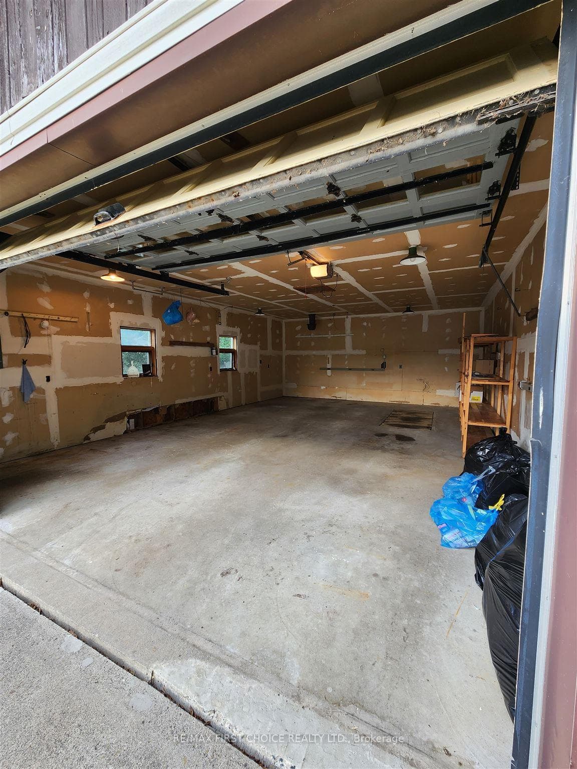 393 Otto Street photo 38