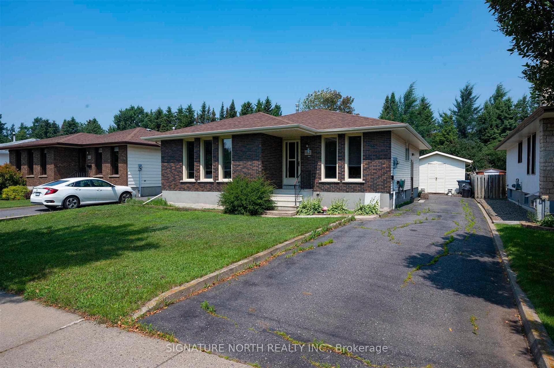 182 Seneca Crescent photo 1
