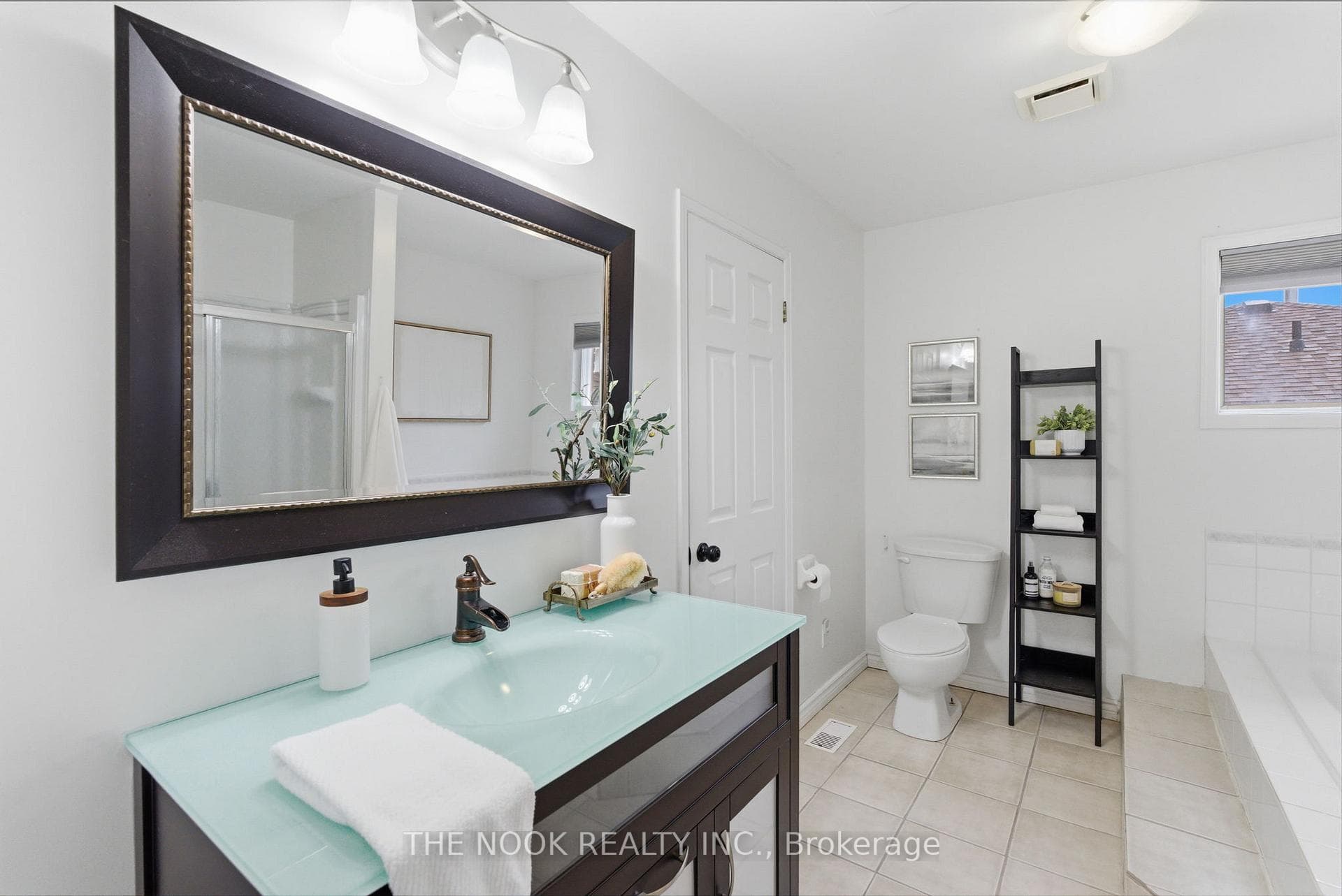 1052 Glenhare Street photo 24