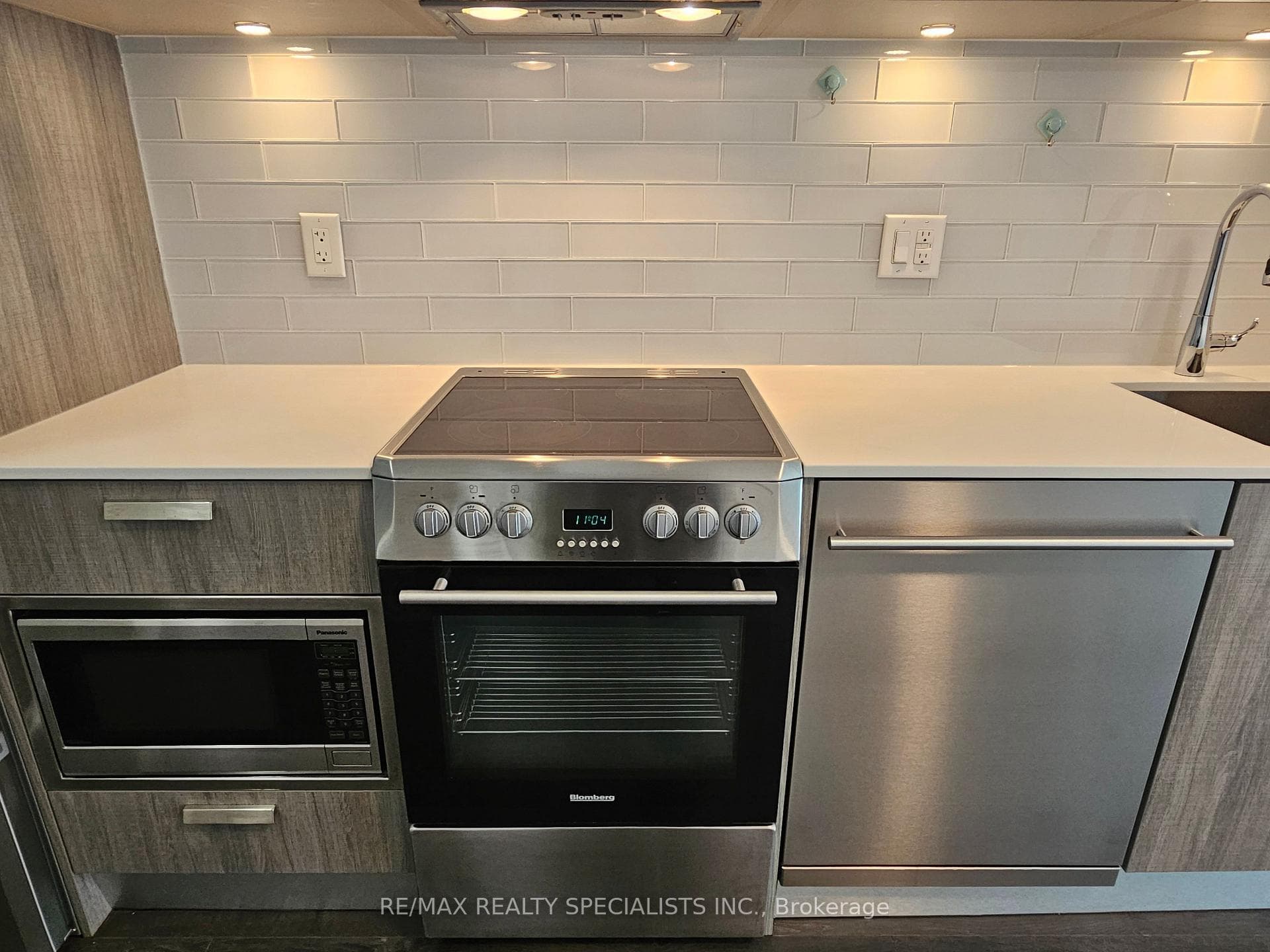 50 CHARLES Street Unit 3007 photo 10