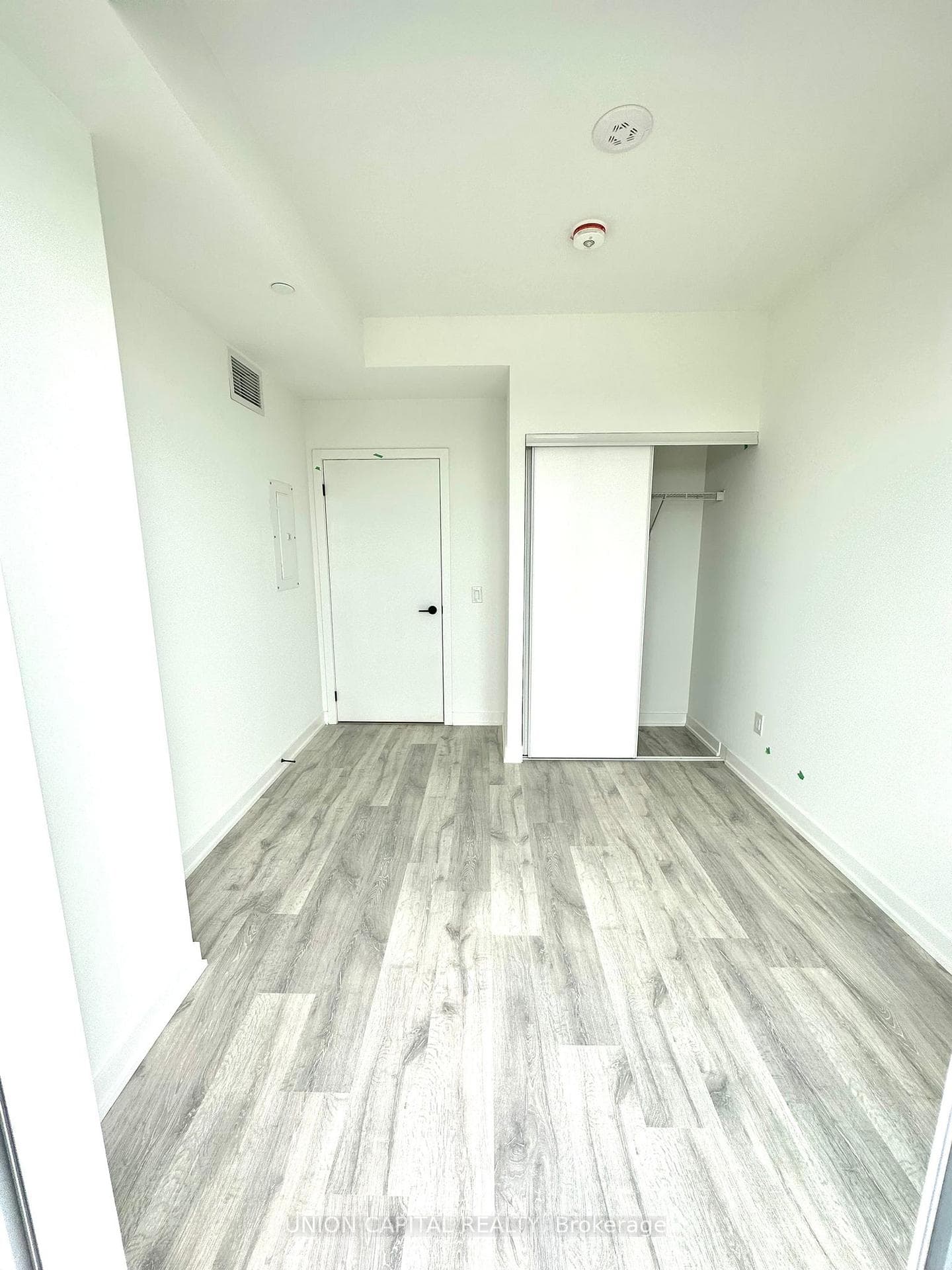 215 Lakeshore Road Unit 523 photo 5