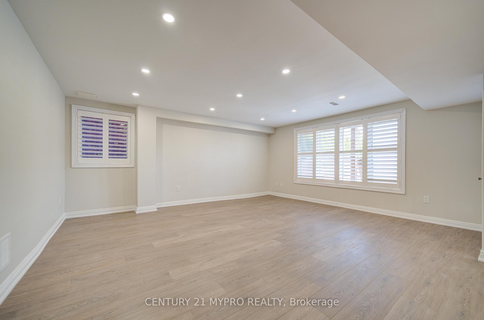 64 Glengordon Crescent photo 36