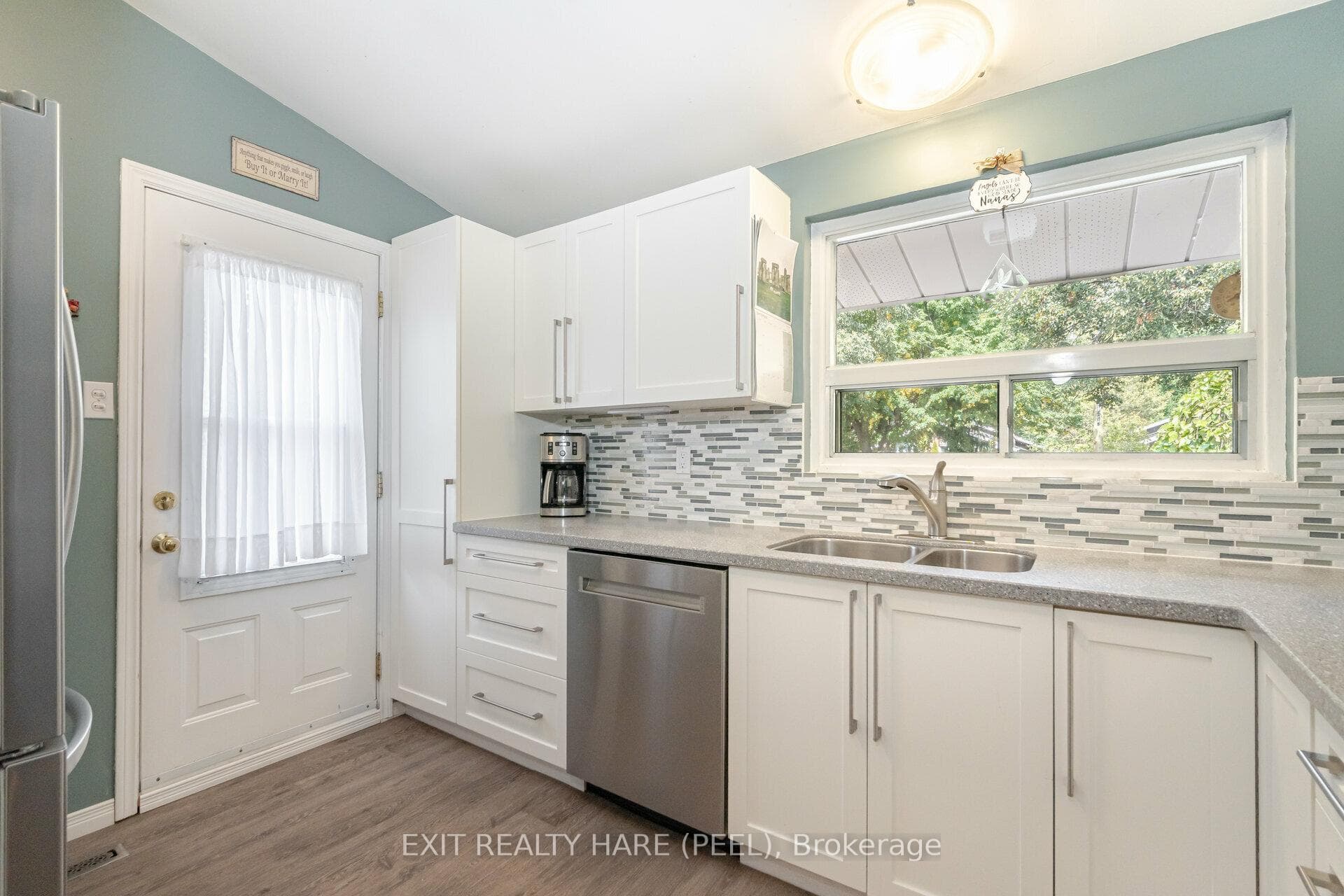12 Oakley Boulevard photo 6