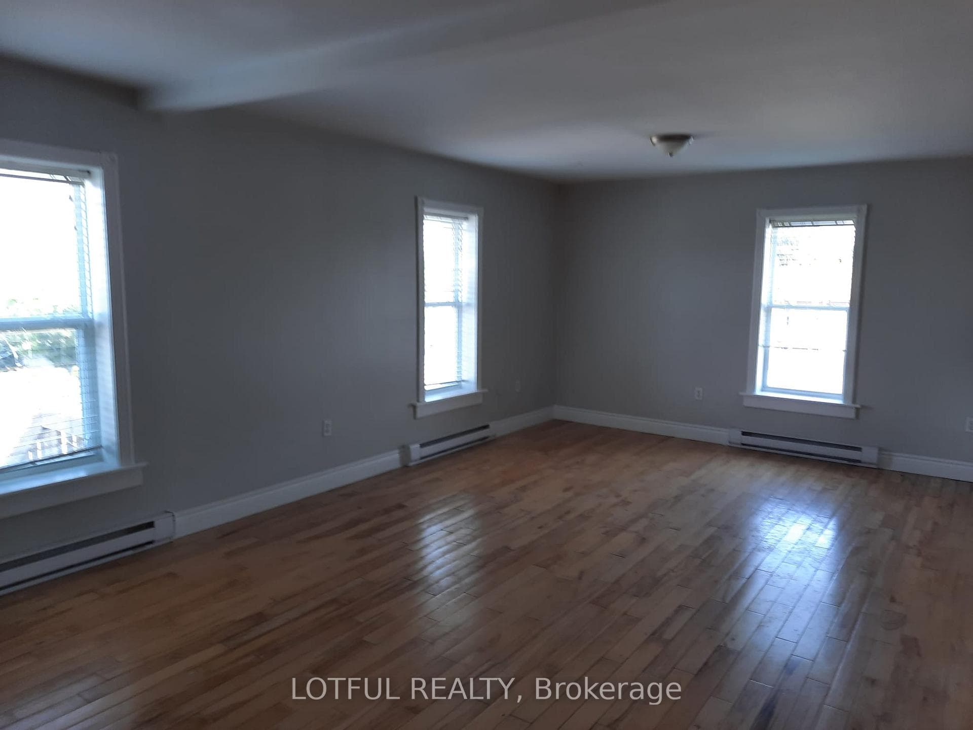 2084 Dundas Street Unit 3 photo 3