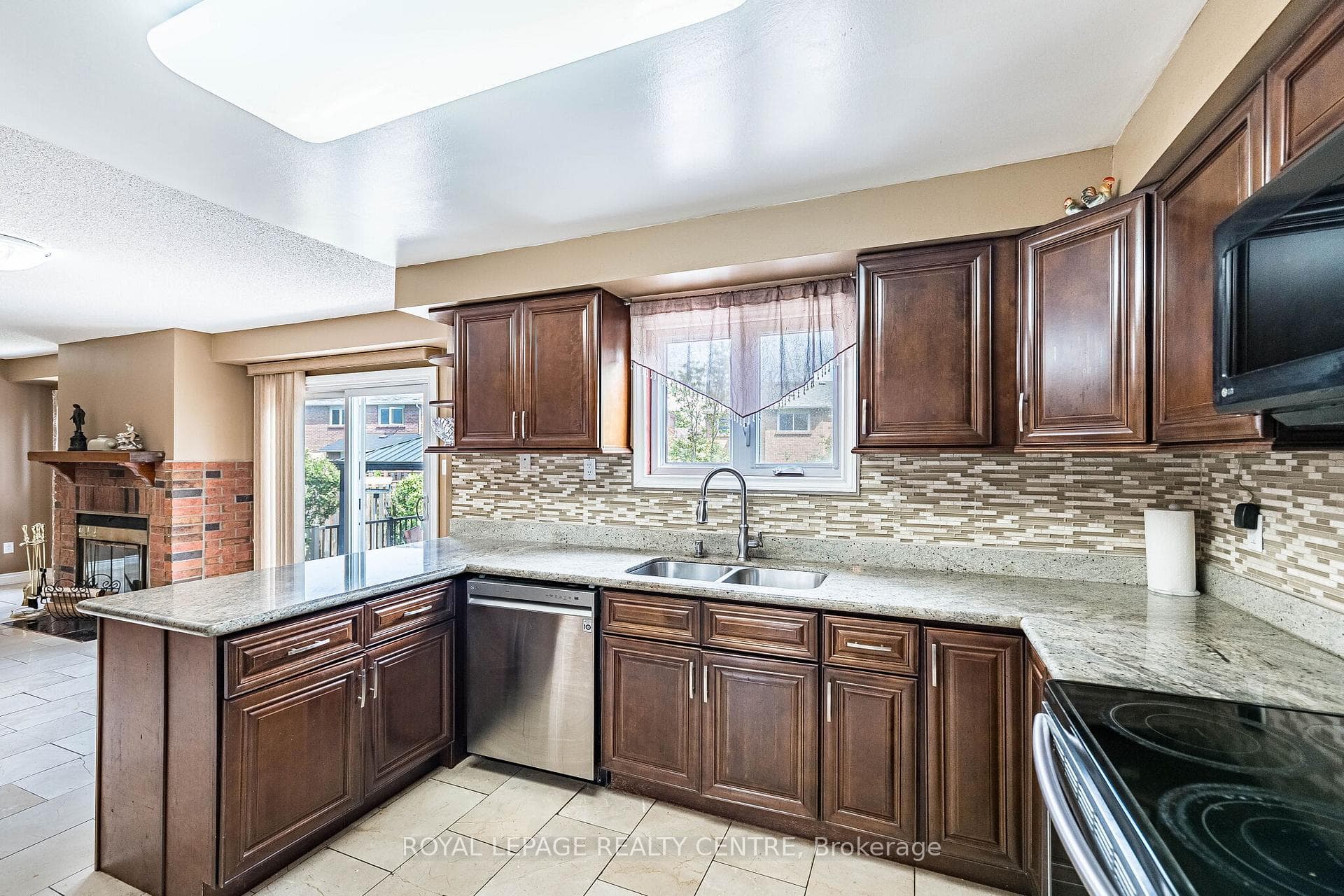 3211 Dovetail Mews photo 15