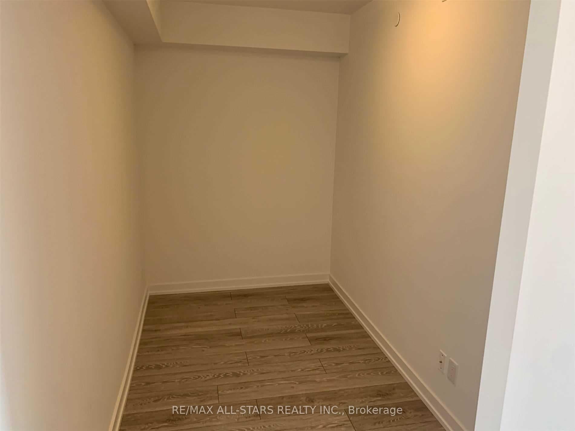 159 Wellesley Street Unit 801 photo 5