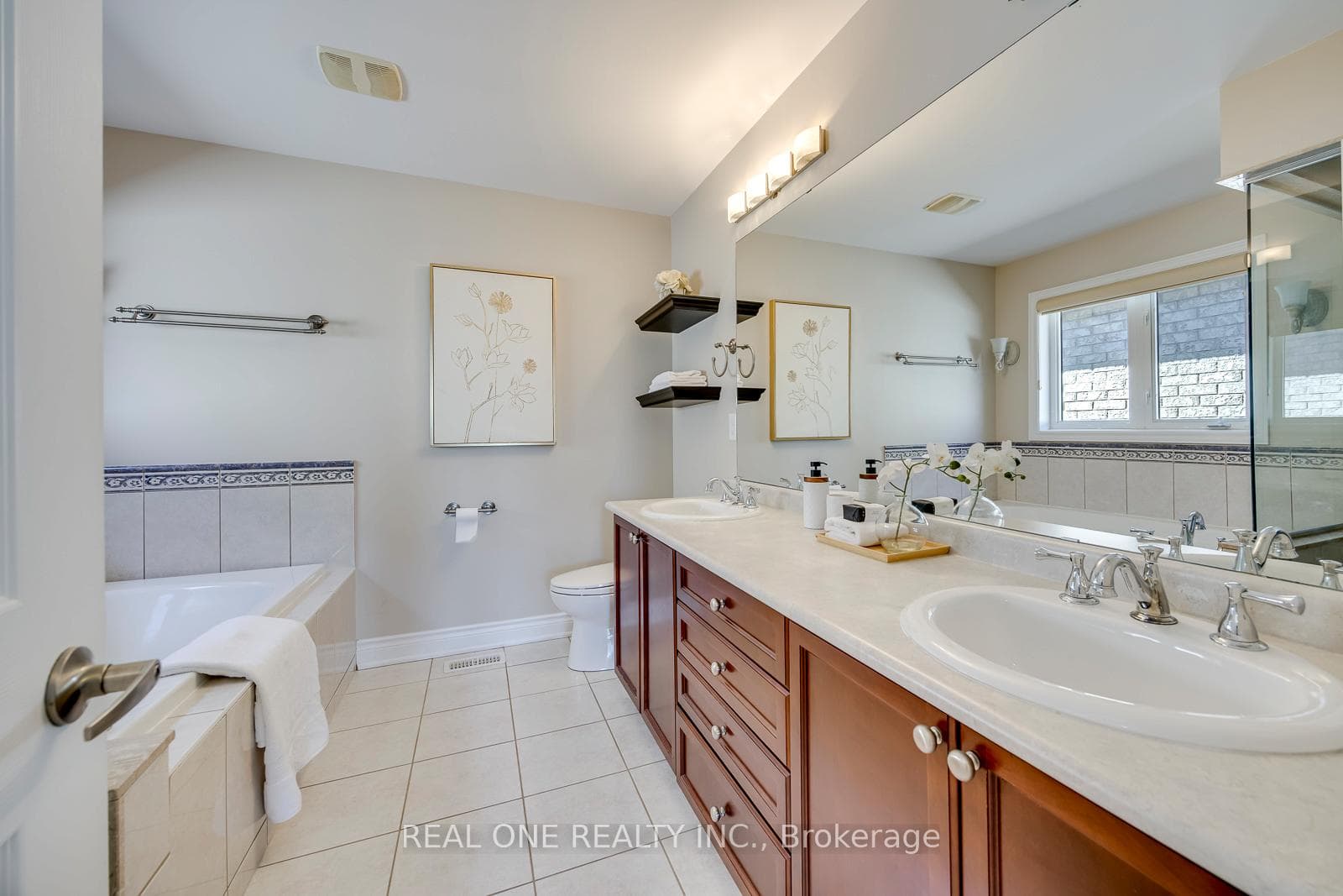 2379 Wasaga Drive photo 30