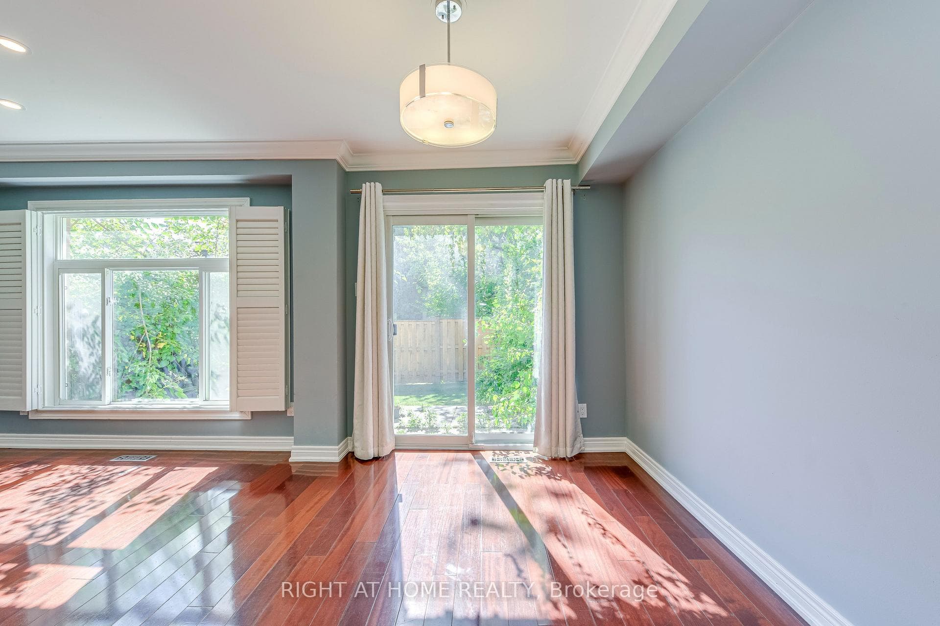 1039 Cedarglen Gate Unit 8 photo 11