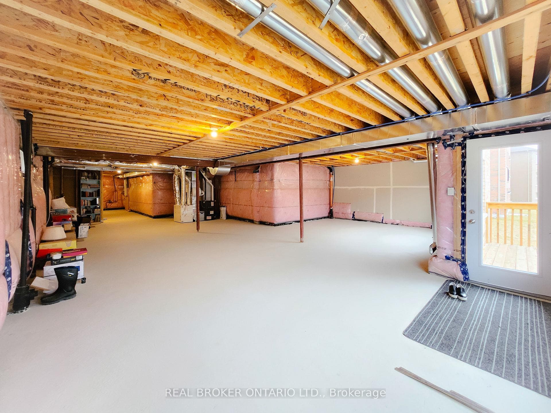 72 Kentledge Avenue photo 32