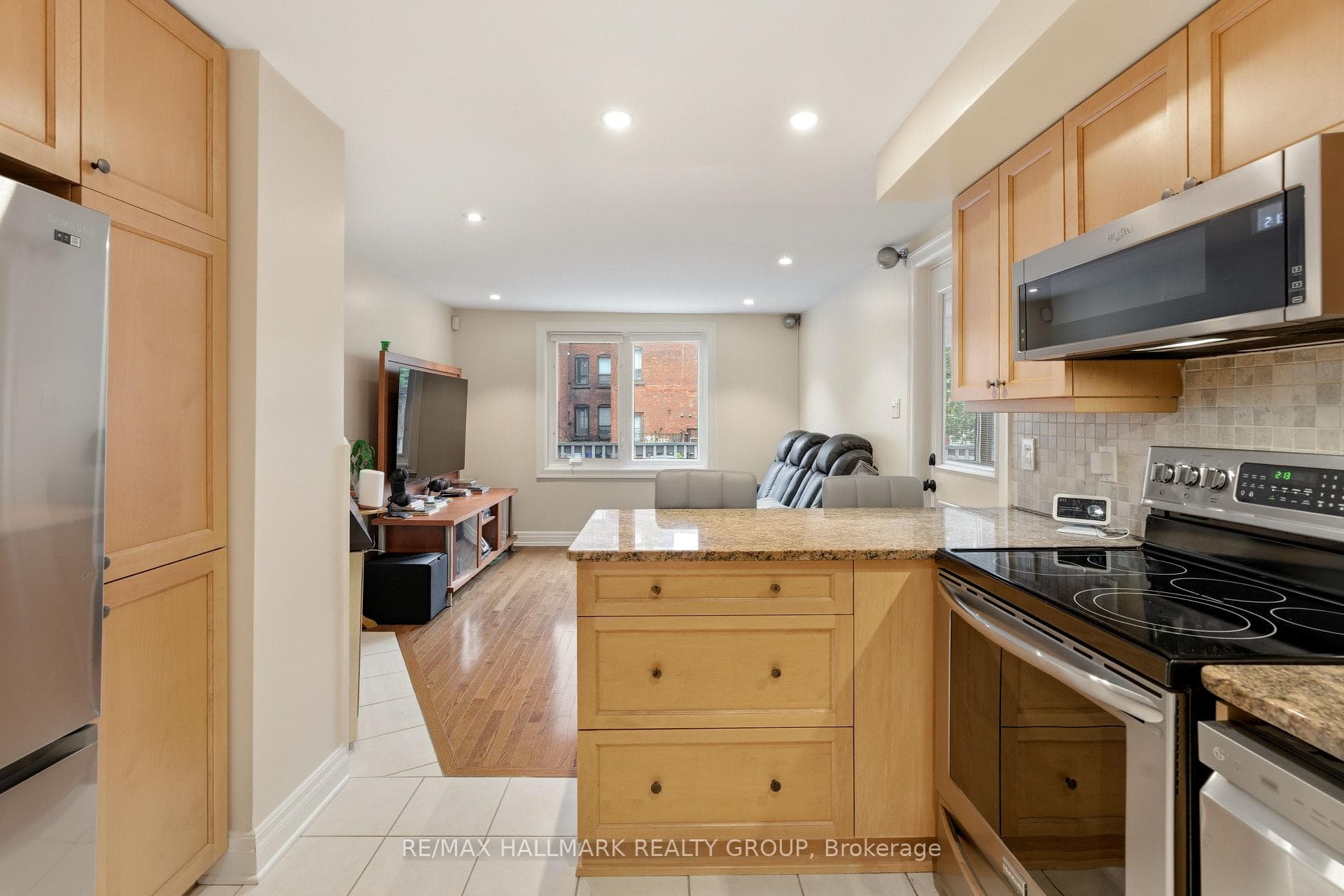 417 Daly Avenue photo 12