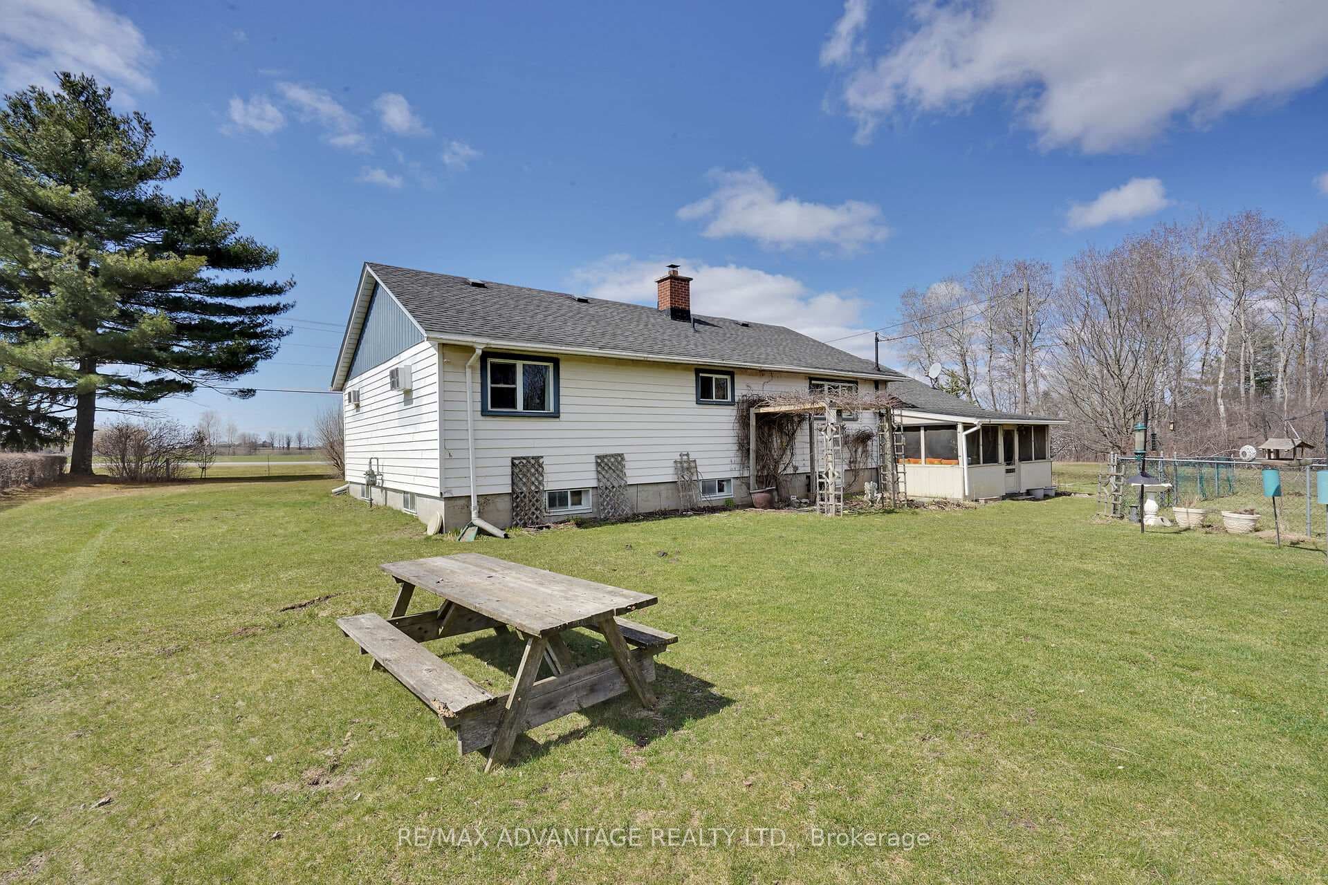 2678 Dorchester Road photo 37