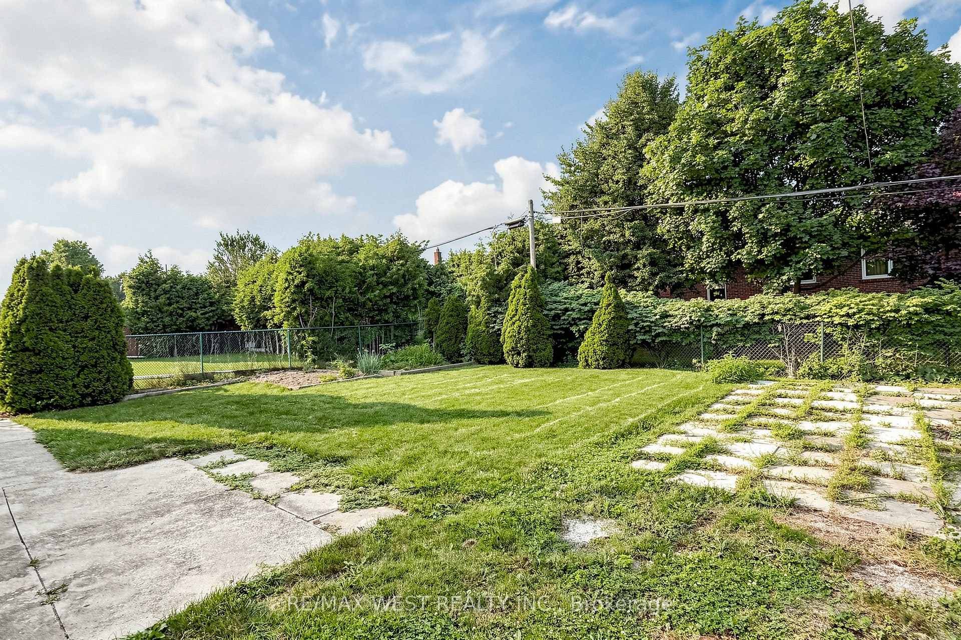 32 Allonsius Drive photo 41