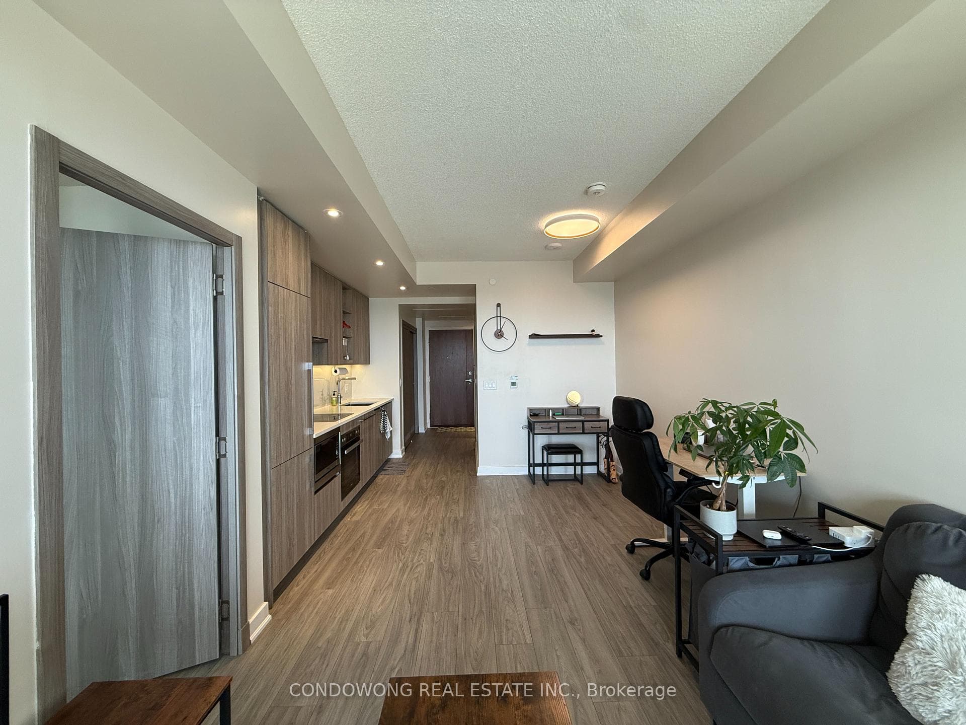 27 Mcmahon Drive Unit 1805 photo 4