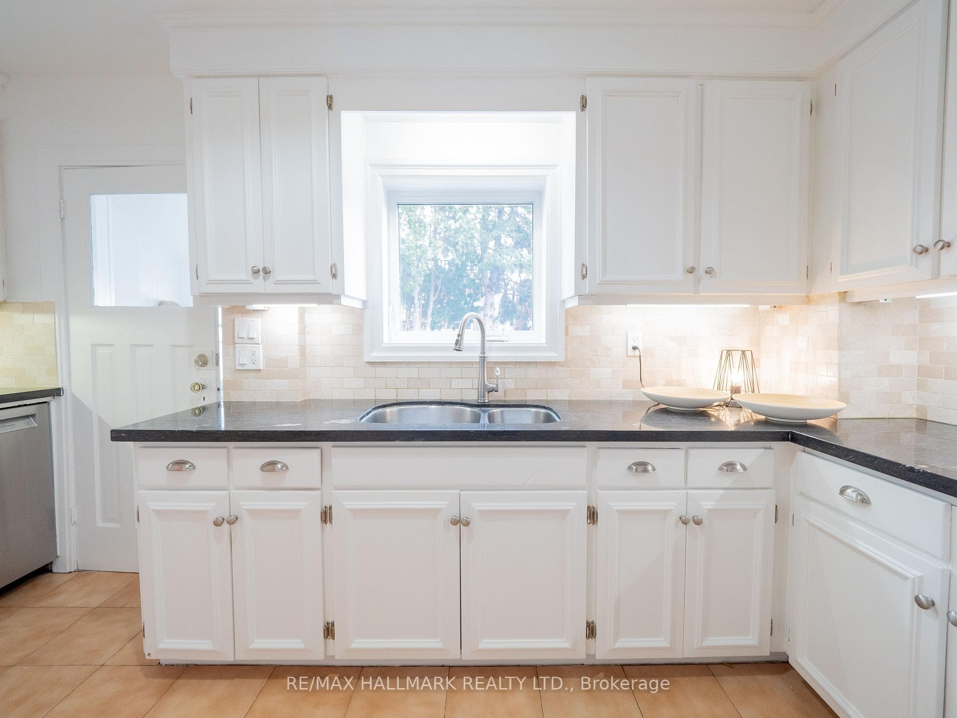 41 Roosevelt Road photo 17