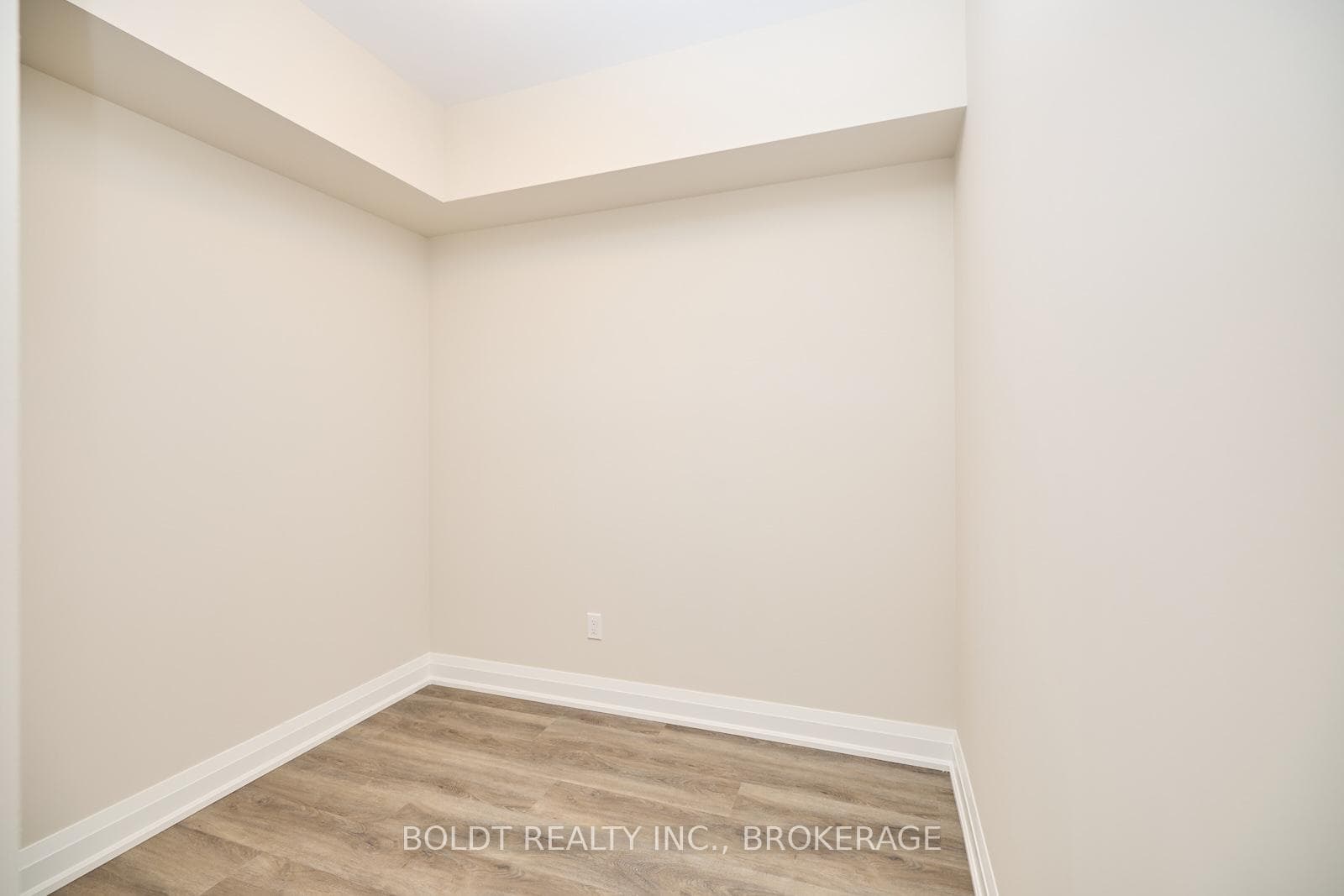 118 Summersides Boulevard Unit 208 photo 6