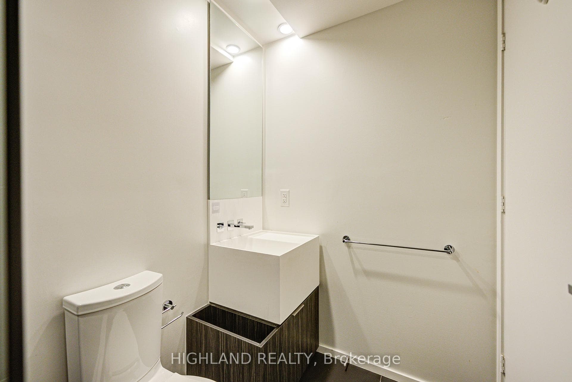 1 Bloor Street Unit 3709 photo 10