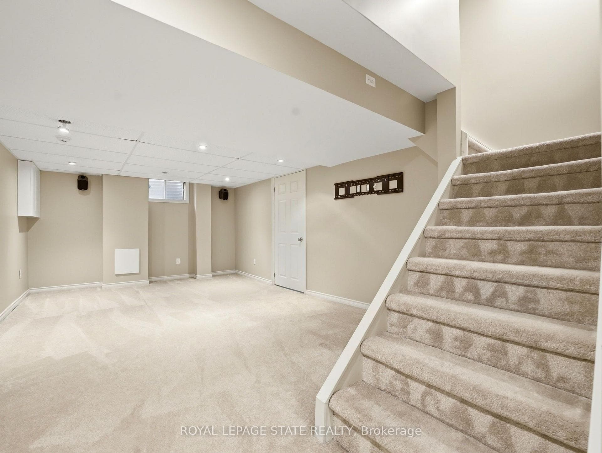 2 Charterhouse Crescent photo 35