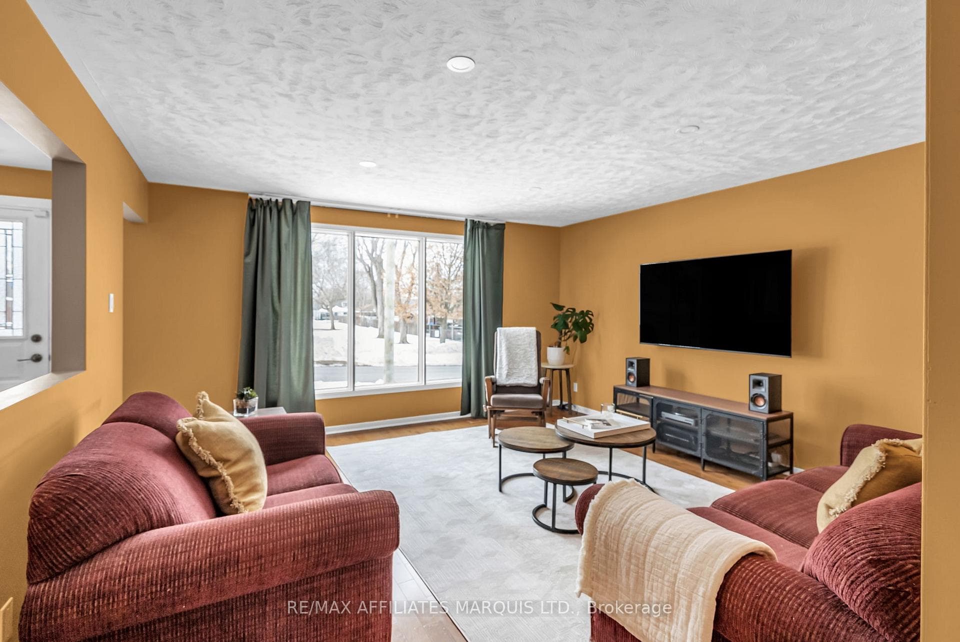 216 Jarvis Street photo 4