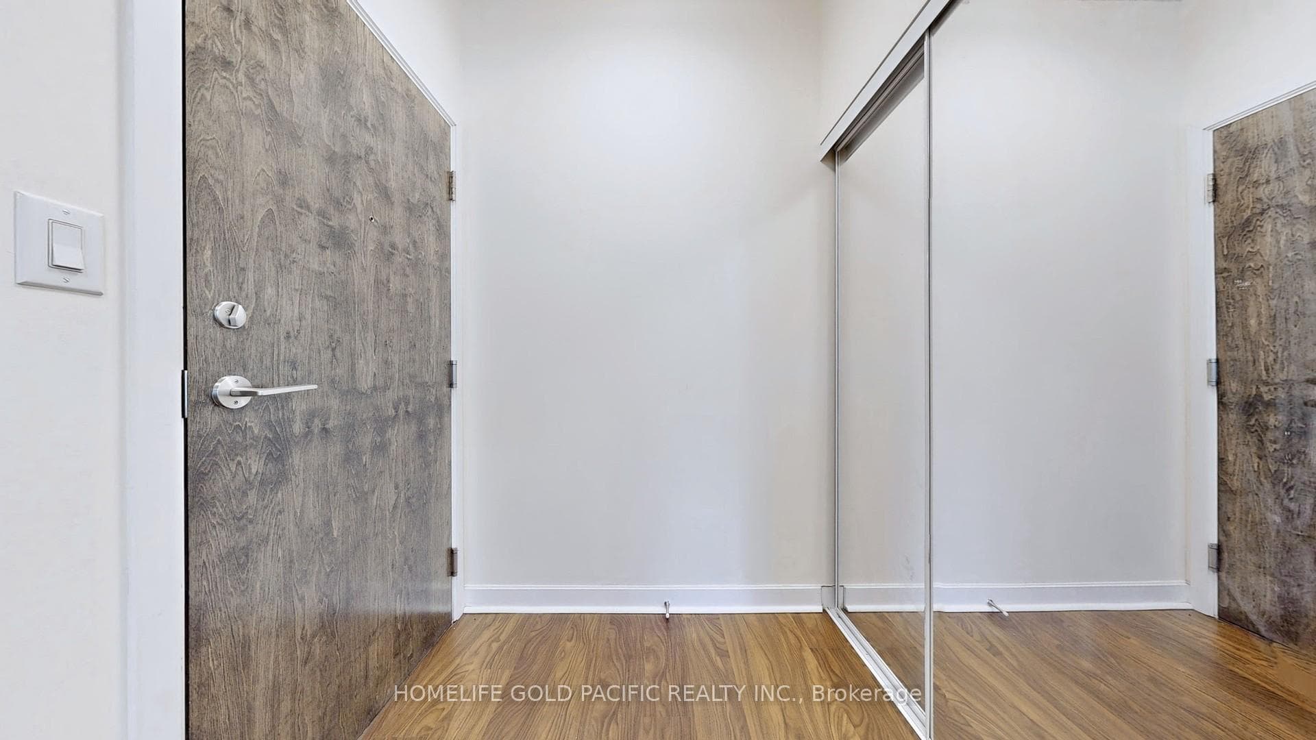 33 Bay Street Unit 1812 photo 25