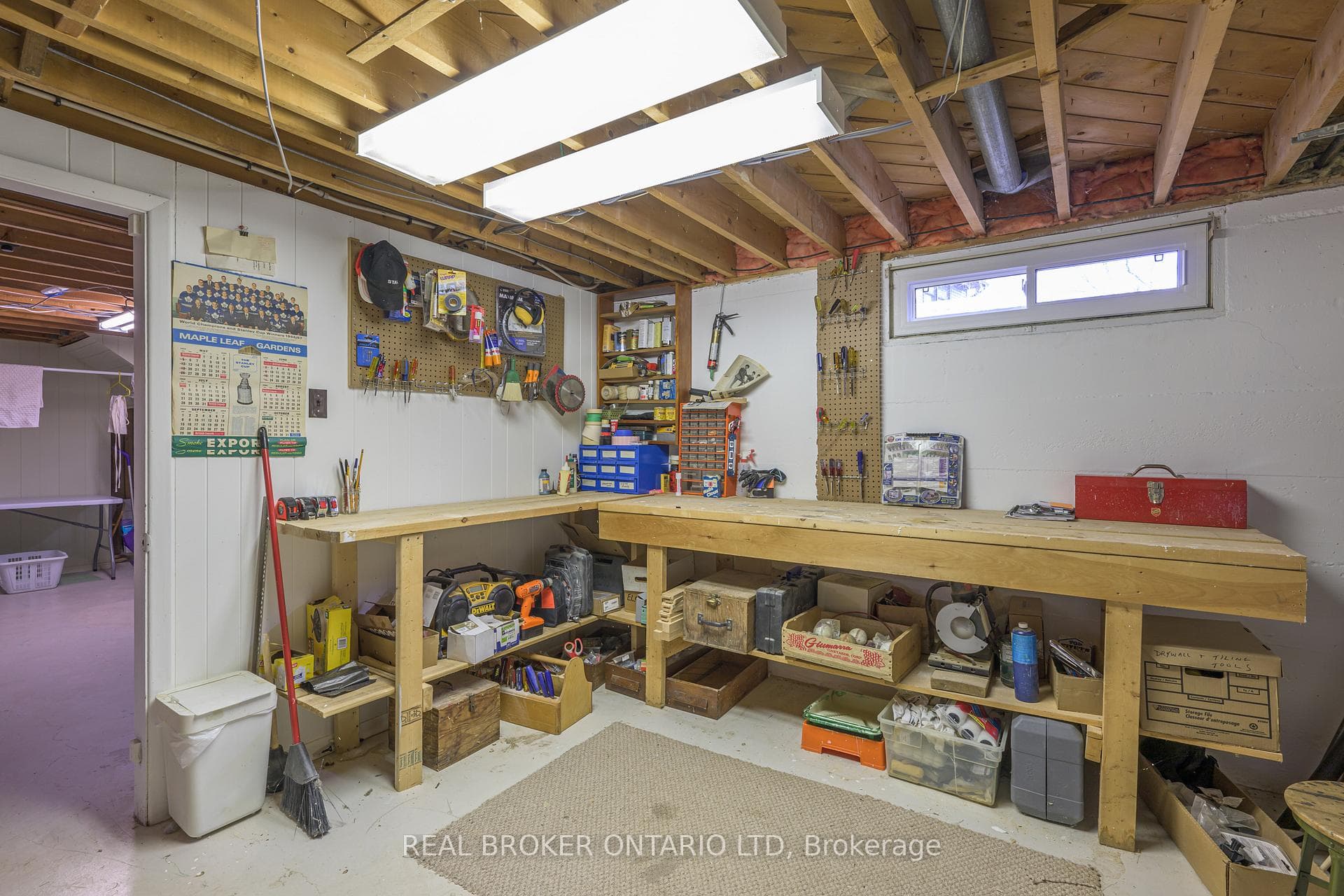 589 Middlewoods Drive photo 34